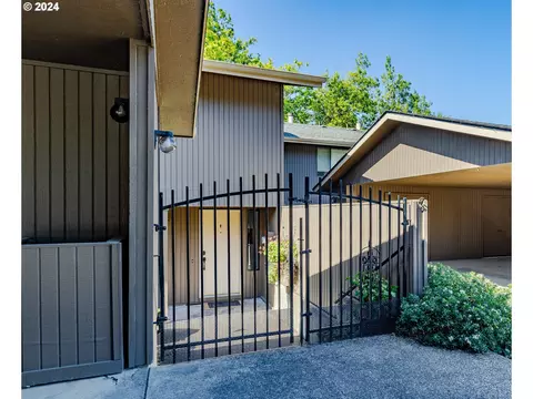 2299 Ridgeway Dr, Eugene, OR 97401