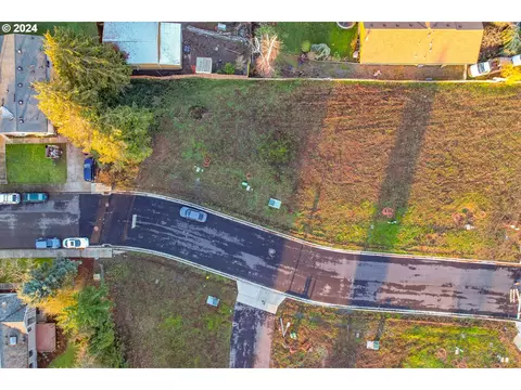 1515 1537 Barn St, Woodburn, OR 97071