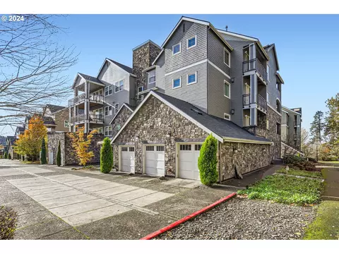 11529 SE Bateleur Way #C8, Happy Valley, OR 97086