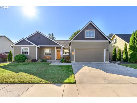 313 NW Pacific Hills Dr, Willamina, OR 97396