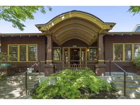 829 NE Floral Pl, Portland, OR 97232