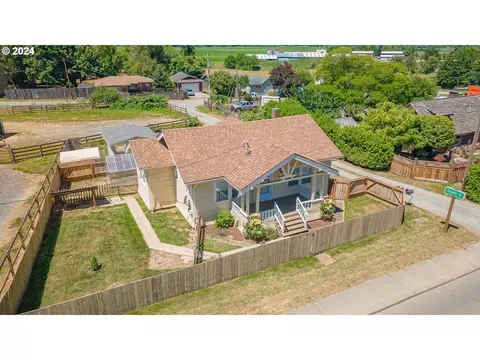 1954 Roseburg Rd, Myrtle Point, OR 97458