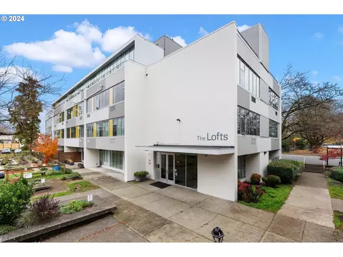 900 NE 81st Ave #209, Portland, OR 97213