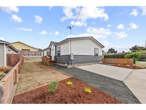 1055 Crocker, Coos Bay, OR 97420