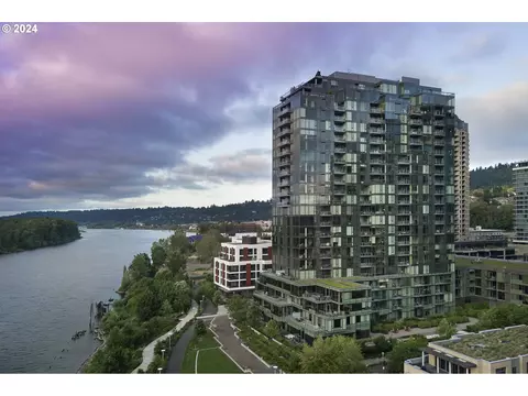 841 S Gaines St #702, Portland, OR 97239