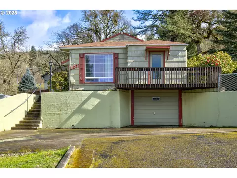 1621 NE Winter St, Roseburg, OR 97470