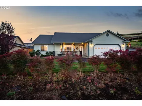 400 N Summerwood St, Roseburg, OR 97471