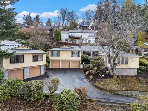 7140 SE Thorburn St, Portland, OR 97215