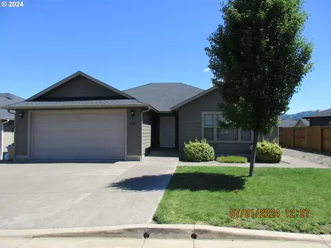131 Braxton Ct, Roseburg, OR 97471