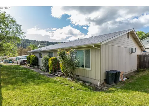 240 Currier Ave, Roseburg, OR 97470