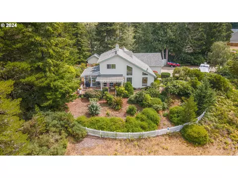 37 Ocean Dunes Dr, Florence, OR 97439