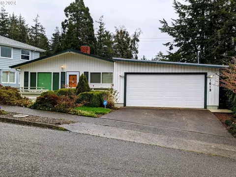 1613 Juniper Ave, Coos Bay, OR 97420