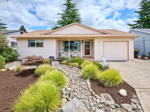 546 E Clackamas Cir, Woodburn, OR 97071