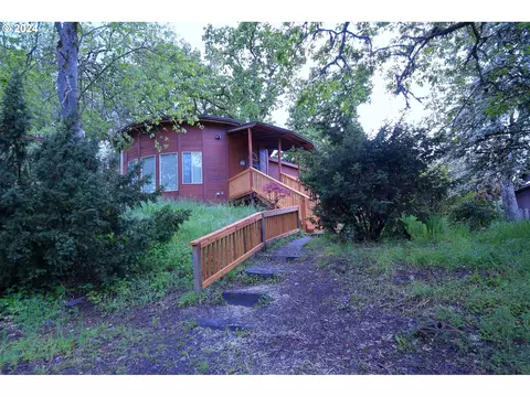 1208 W 28th Ave, Eugene, OR 97405