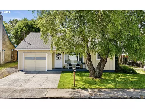 821 10th Ave, Seaside, OR 97138