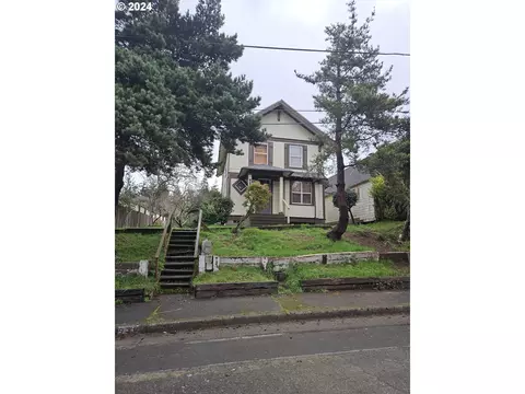 930 N 9th St, Coos Bay, OR 97420