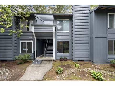 650 SW Meadow Dr #121, Beaverton, OR 97006