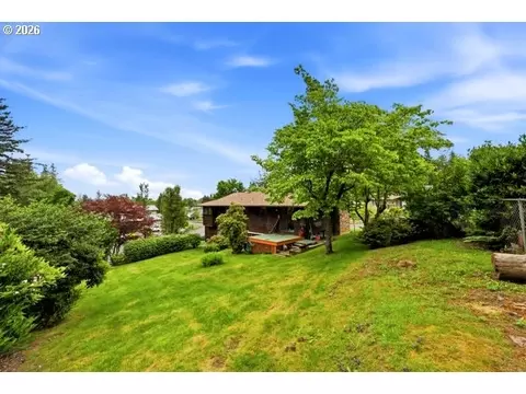 Exterior - 497 NE Scott Ave, Gresham, OR 97030 photo 4 of 5