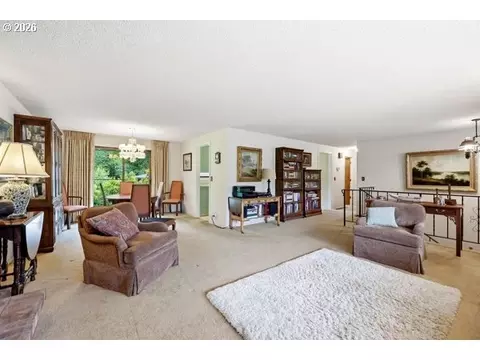 Living - 497 NE Scott Ave, Gresham, OR 97030 photo 2 of 4