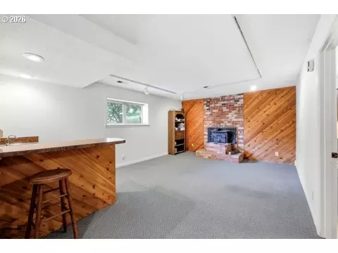 Living - 497 NE Scott Ave, Gresham, OR 97030 photo 3 of 4