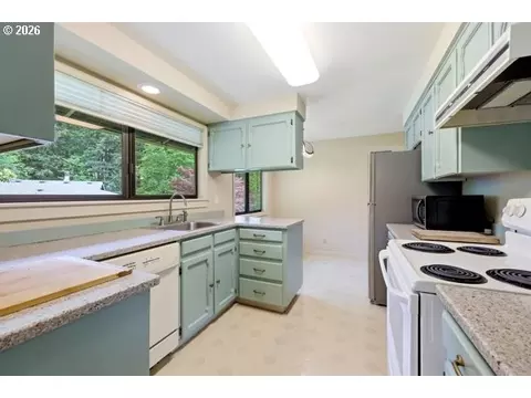 Kitchen - 497 NE Scott Ave, Gresham, OR 97030 photo 1 of 4
