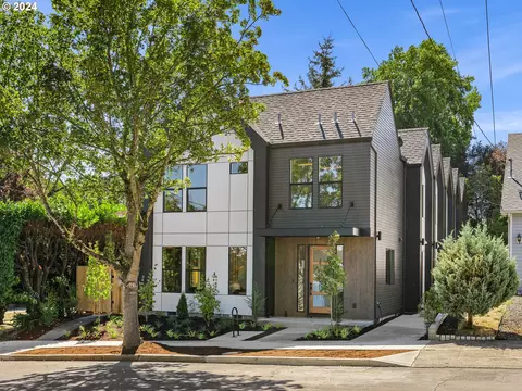 1788 SE Spokane St #6, Portland, OR 97202