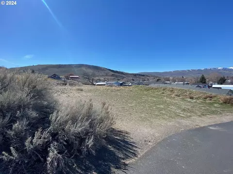 457 Washington Ave, Baker City, OR 97814