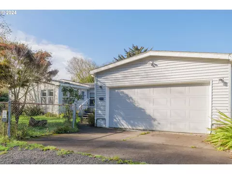 217 S Dolphin St, Rockaway Beach, OR 97136