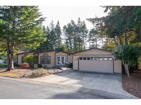 237 Munsel Creek Loop, Florence, OR 97439 photo 1