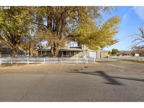 150 S Earl Ct, Stanfield, OR 97875