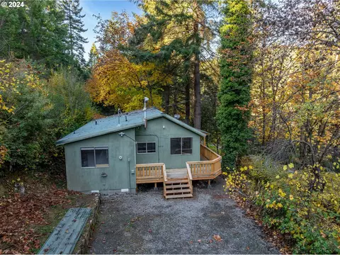 970 Mount Reuben Rd, Glendale, OR 97442