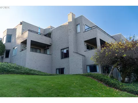 5858 S Riveridge Ln #25, Portland, OR 97239