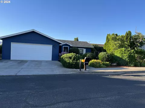 2445 E 15th St, The Dalles, OR 97058