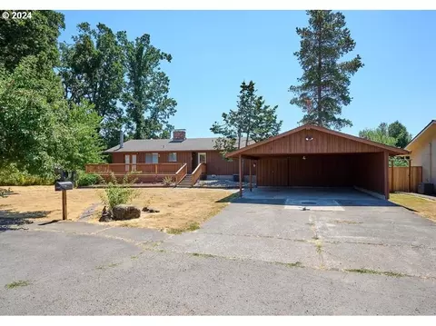 11653 Pacific Ct, Woodburn, OR 97071