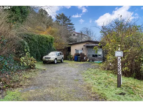 5433 NW Rhododendron St, Newport, OR 97365