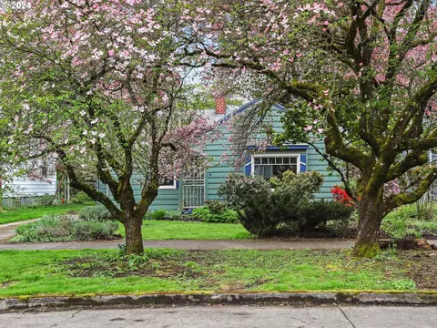 6036 NE Davis St, Portland, OR 97213
