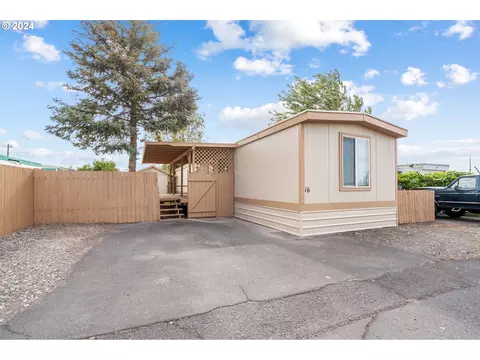 16 Cedar Ct, Umatilla, OR 97882