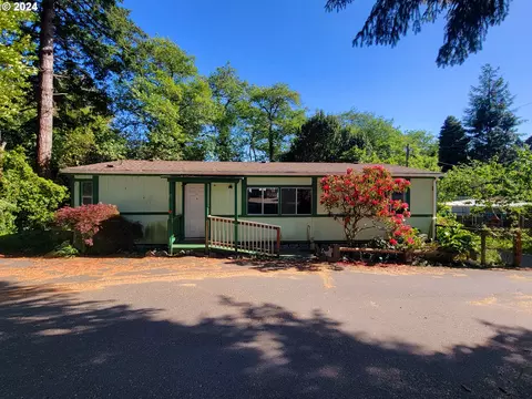 97883 Court St #13, Brookings, OR 97415