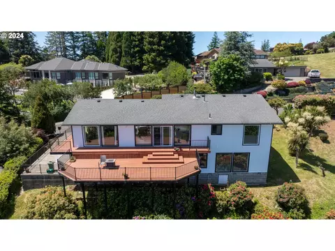 744 Telegraph Dr, Coos Bay, OR 97420