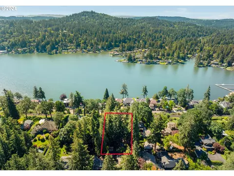 3520 Upper Dr, Lake Oswego, OR 97035