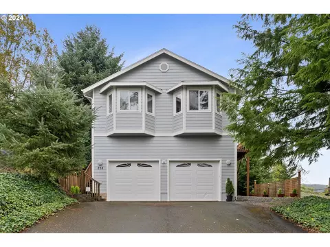 228 Hemlock Rd, Wheeler, OR 97147