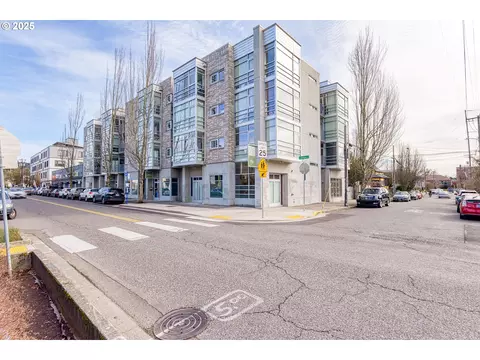 910 SE 42nd Ave #200, Portland, OR 97215