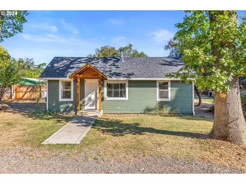 1968 Pioneer Ave, Medford, OR 97501
