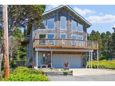 3460 Lincoln Ave, Depoe Bay, OR 97341