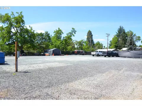 601 SE I St, Grants Pass, OR 97526