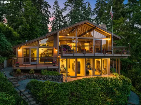 1750 Northshore Rd, Lake Oswego, OR 97034