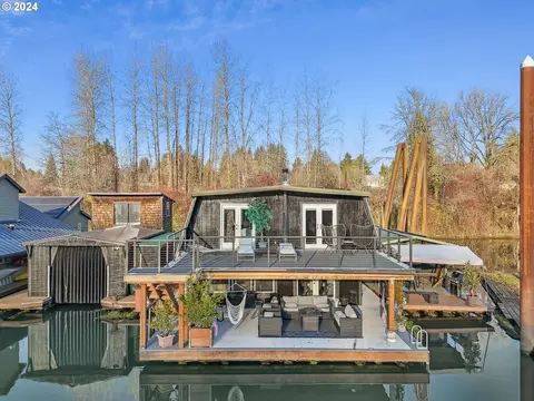 15500 NW Ferry Rd #17AB, Portland, OR 97231