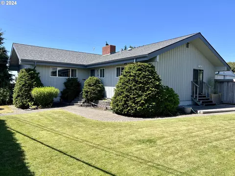 878 Michigan Ave, Coos Bay, OR 97420