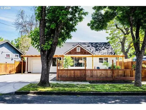 866 Clark St, Eugene, OR 97402 photo 1