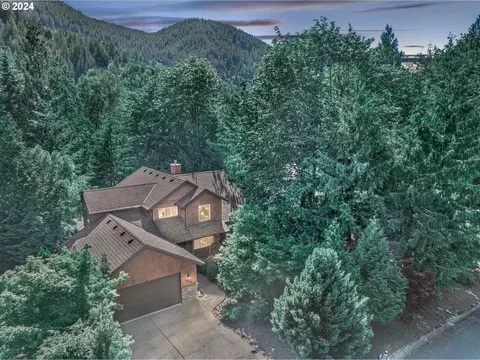 25695 E Bright Ave, Welches, OR 97067